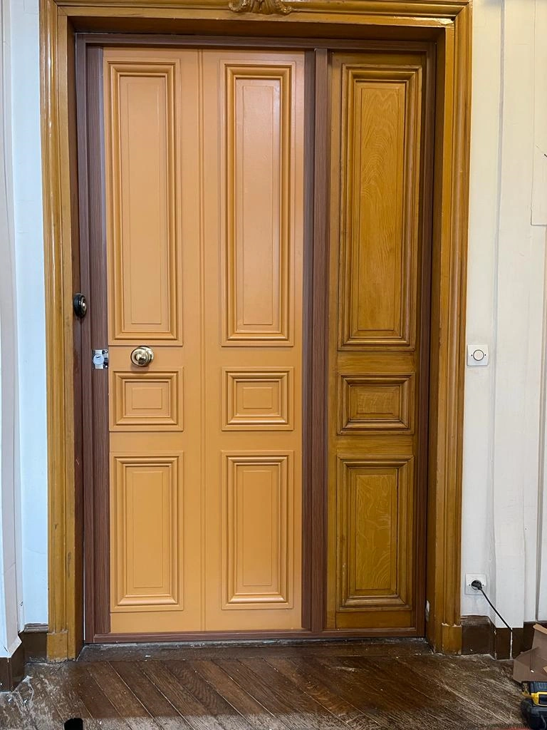 porte en bois avec blindage de porte sur paris