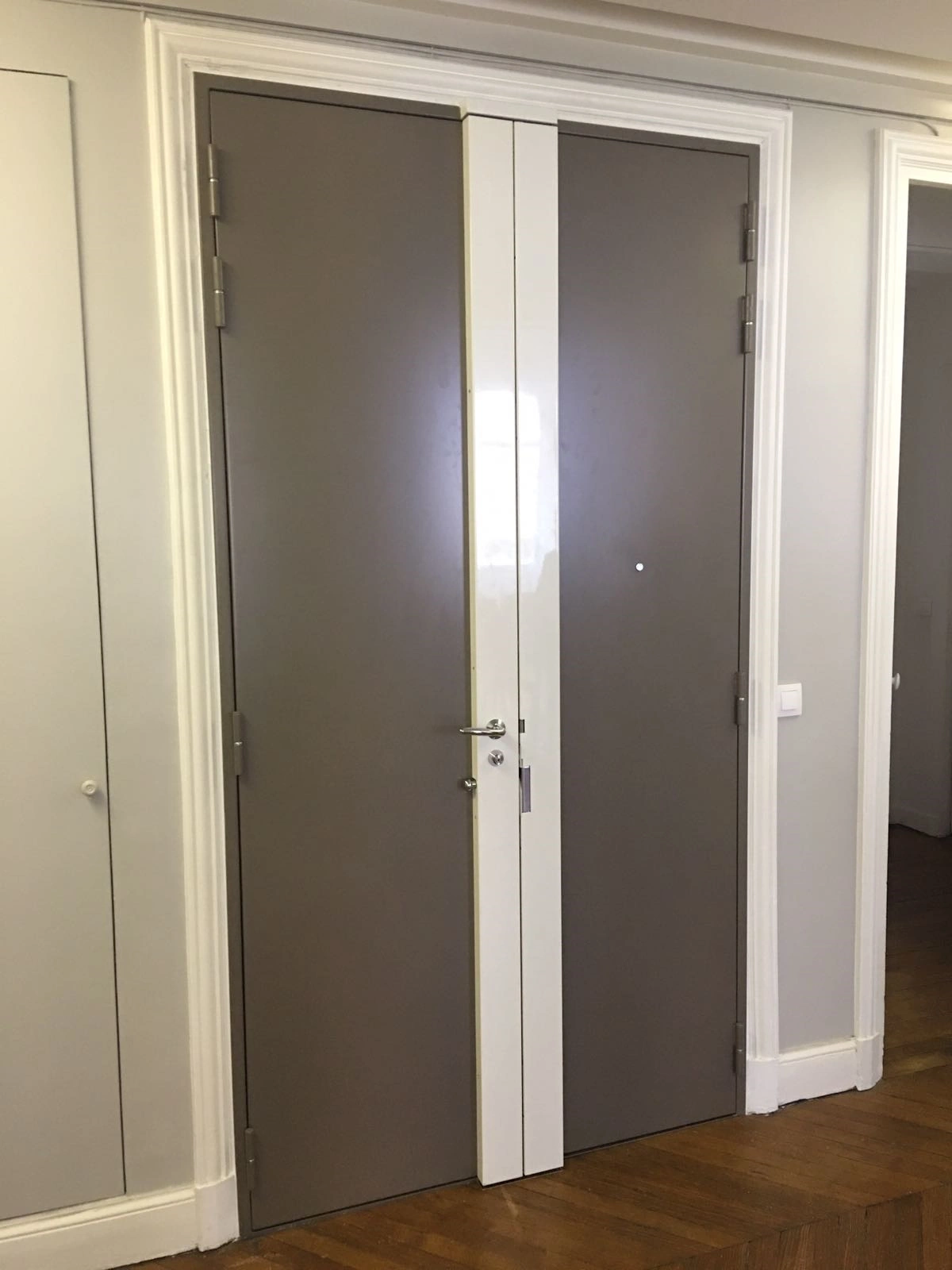 installation d'une porte dans une immeuble à paris